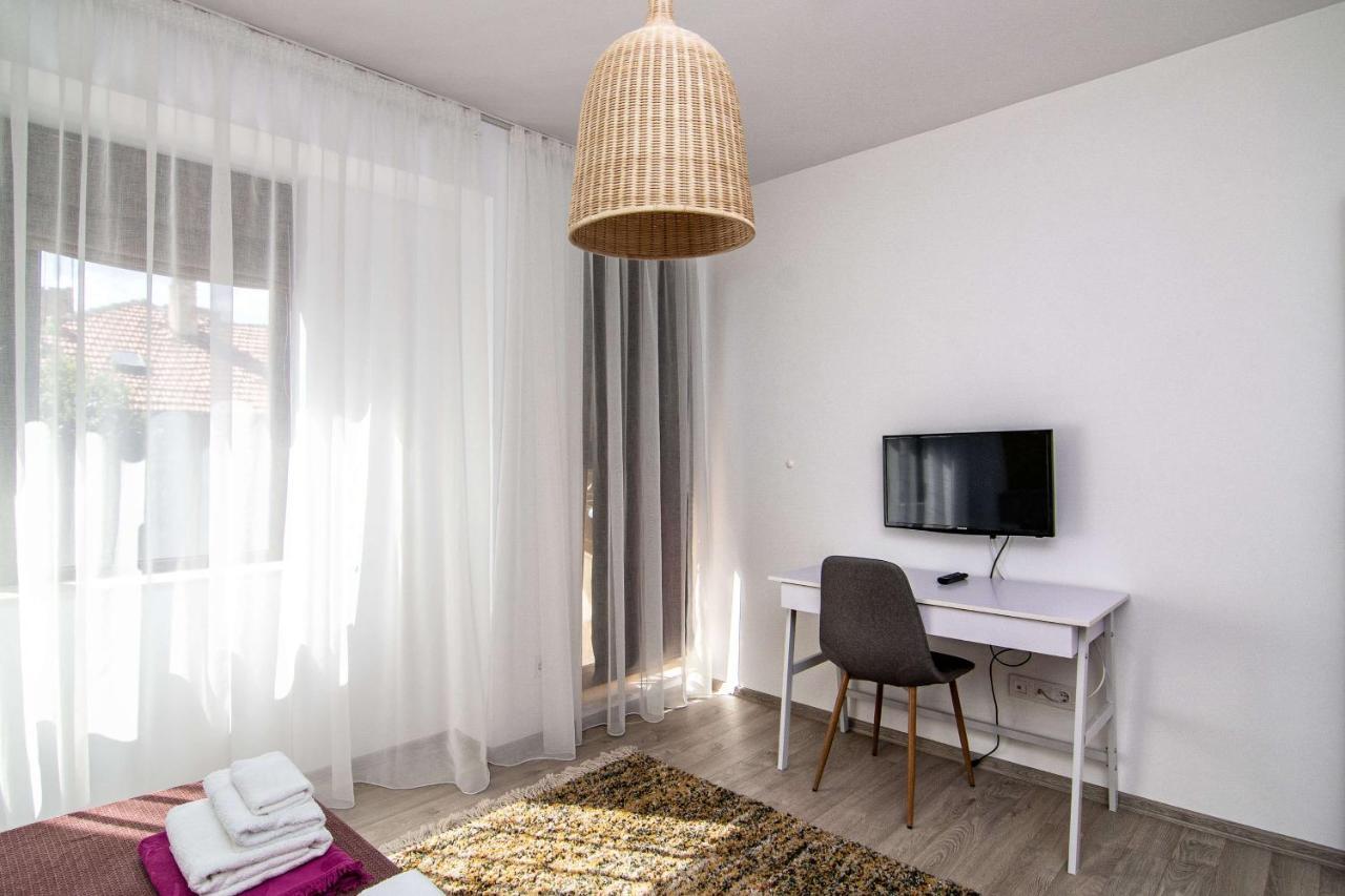Luxury City Center Two Bedroom Apartment Close To Beach Varna Exterior photo