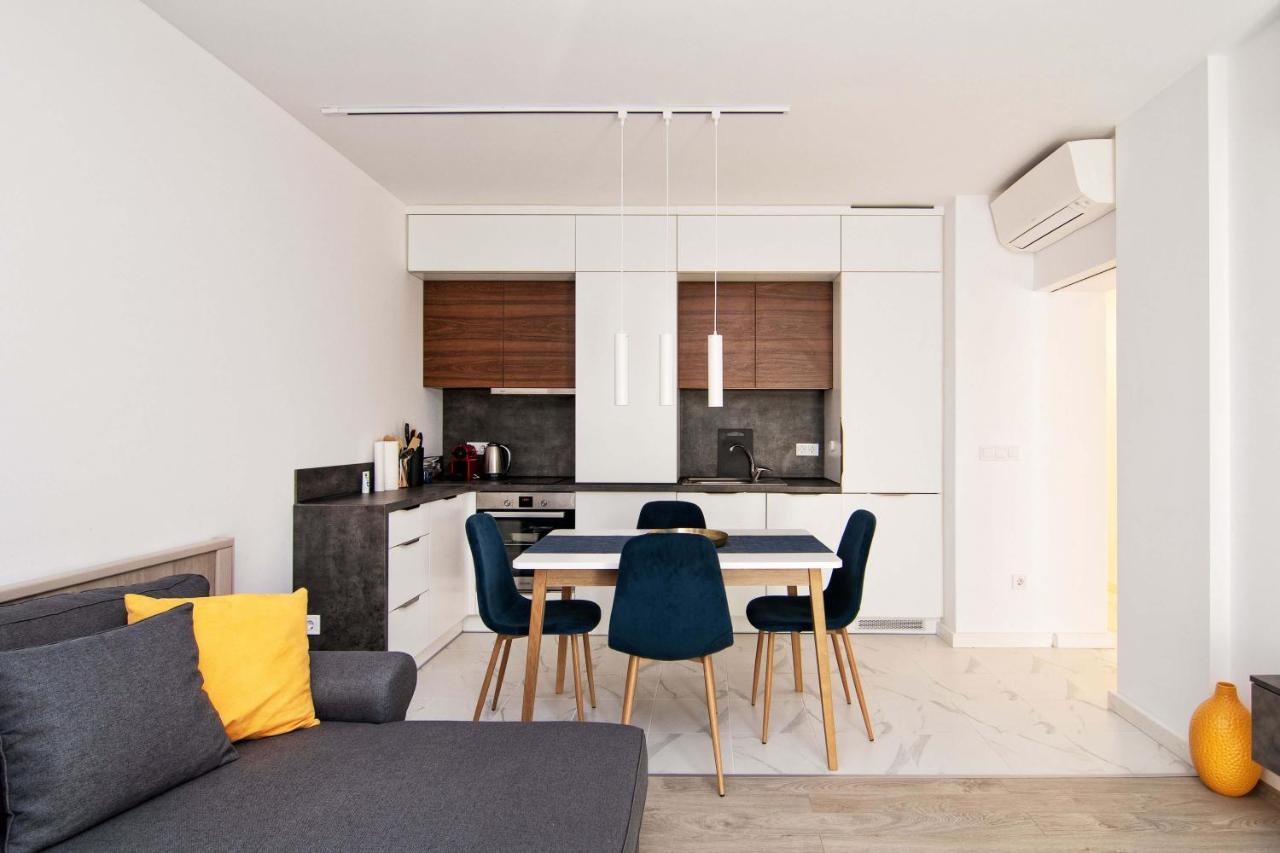 Luxury City Center Two Bedroom Apartment Close To Beach Varna Exterior photo