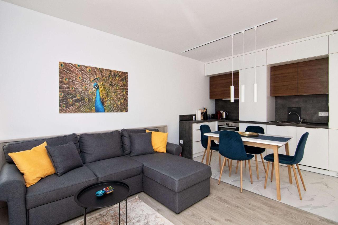 Luxury City Center Two Bedroom Apartment Close To Beach Varna Exterior photo